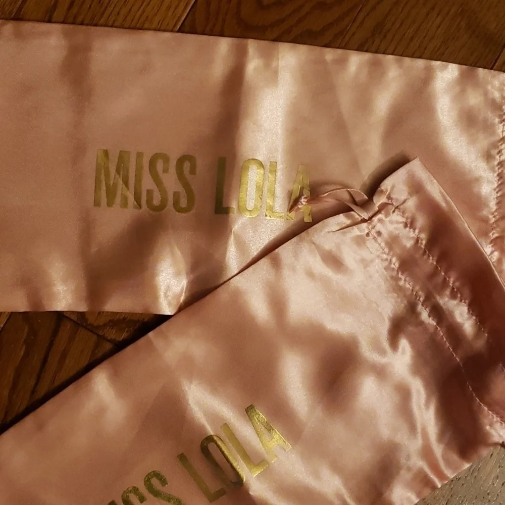 𝅺MISS LOLA satin shoe bags NWOT